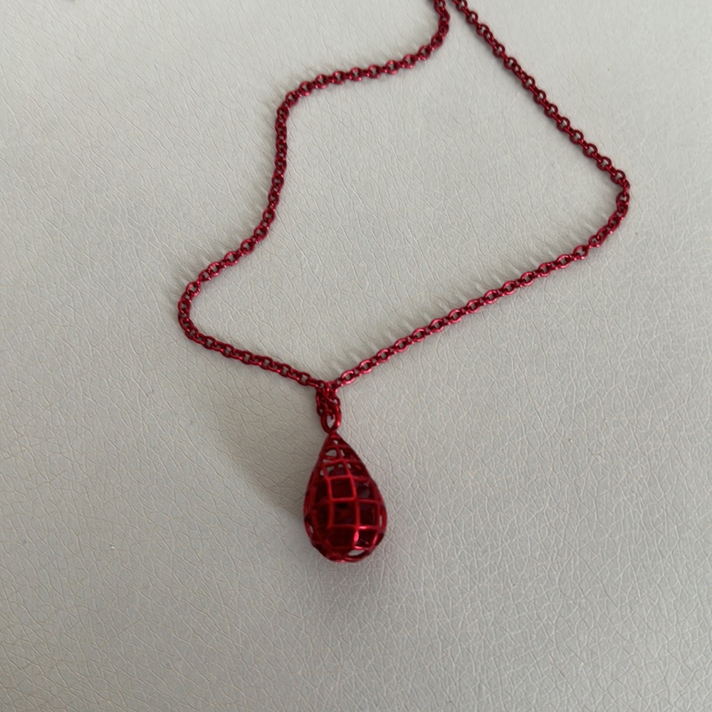 Solange X H&M sparkling festive necklace in crimson. Designer♥️